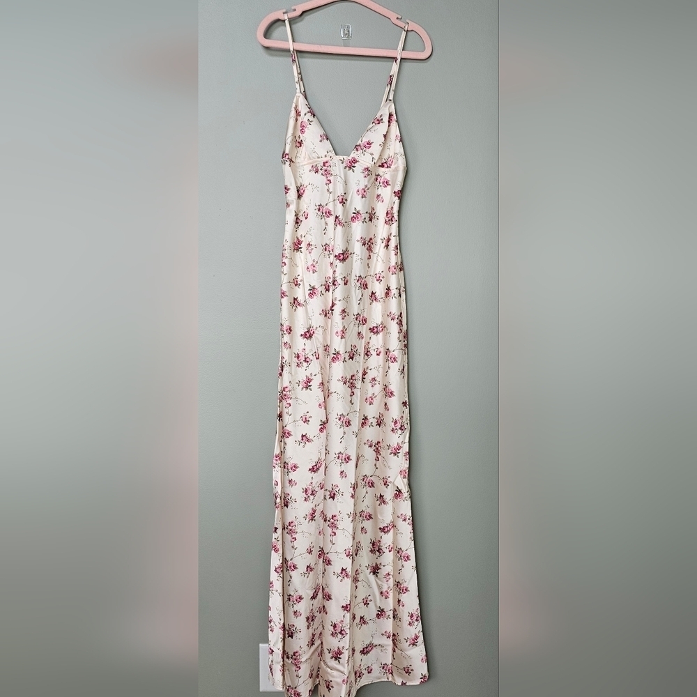 WeWoreWhat Vintage Roses V Front Midi Dress, Antique White Multi, Size 0 - Picture 8 of 15